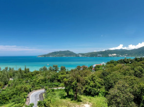 Crest Resort & Pool Villas