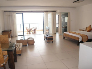 Blue Life Just 18 Hotel