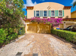 Las Olas Maison de Ville Near Fort Lauderdale Beach