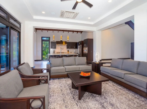Ocean Pearl 4 Bedroom Home by RedAwning