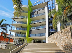 Pool View City Centre Apartment 202