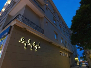 Hotel 117