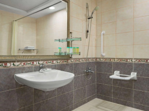 Howard Johnson Plaza By Wyndham Dubai Deira