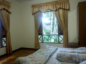 Villa Beverly Hills Puncak for 50 pax