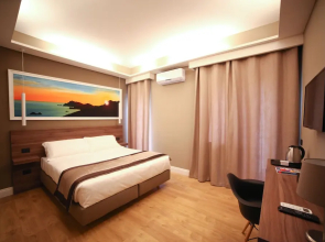 7th Floor Suite