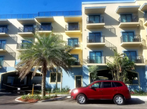 Vistalmar Queen Deluxe - One Bedroom Apartment