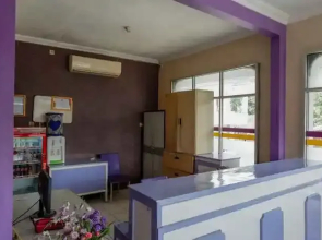 Hotel Ungu by RedDoorz