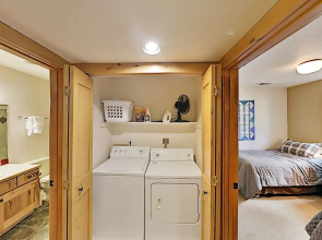 Walk To Main St. & Lifts! Deck W/ Private Hot Tub 3 Bedroom Townhouse