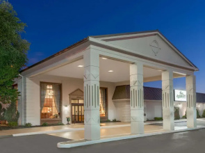 Clarion Hotel & Suites