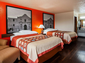 Super 8 by Wyndham Giddings