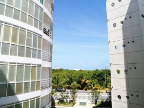 Luxury 3BR Condo HZ by TA