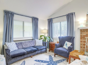 Charming Ocean Pines Home - 9 Mi to Beach!