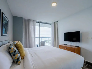 w Majestic 2BR w Perfect Balcony in YOO