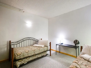 56SLL - Fireplace - Inexpensive - Kitchenette - Sleeps 4