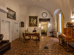 Old Town Residence by Little King