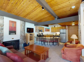 Laurelwood Condominiums Studio Premier Unit 413