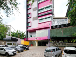 RedDoorz Premium near Nipah Mall