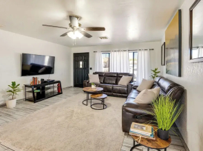 Pet-friendly House ~ 2 Mi to Lake Havasu Beach!