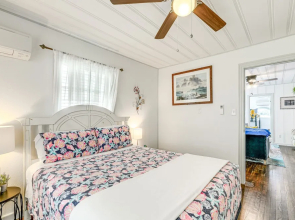 Cozy Cottage w/ Patio < 2 Mi to Rockport Beach!