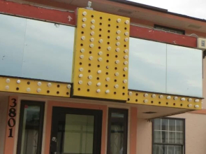 Hollywood Inn & Suites