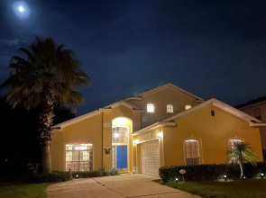 Beautiful 5 Bedroom Home With Large South-facing Pool