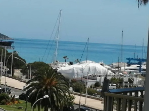 Joli studio bord de mer, clim, balcon, parking privé