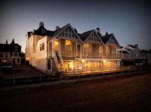 Royal Hotel