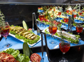 Hotel Orange Palace Side