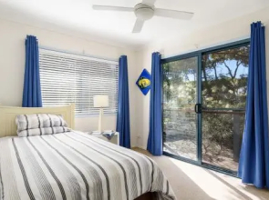 12 Ibis Court Highset Beach House With Natural Bushland Gardens And Covered Decks