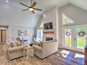2 Mi to Golf Course + Fire Pit: Cozy Counce Cabin!