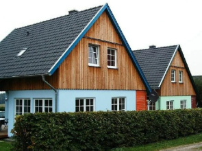 Allergy Friendly Holiday Home near Beach with Lake View