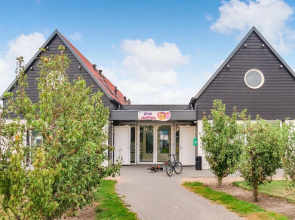 Stunning Home in In de Bongerd With 3 Bedrooms, Wifi and Indoor Swimming Pool