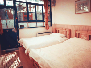 Beijing Templeside Lianlian Hutong Guest House