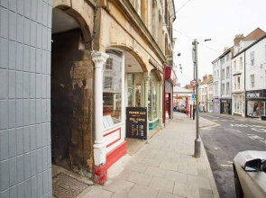 Host Stay Burns Yard Apartment