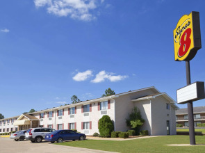 Super 8 by Wyndham Batesville