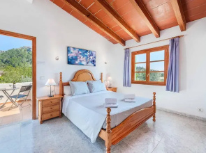 Villa - 5 Bedrooms with Pool and WiFi - 108761