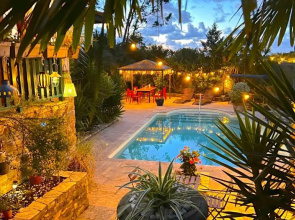 Villa Merkel: 23 travelers 10 bedrooms 9 WC, Pool