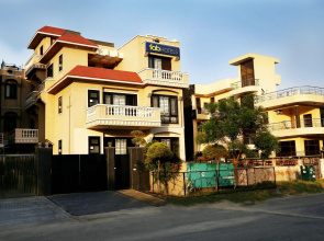 FabHotel Exotica Noida Expressway