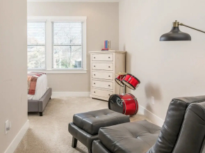 4BR/3BA Music Row House A by RedAwning