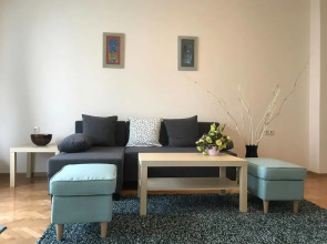 FM Deluxe 2-BDR Apartment with Terrace - Central City View