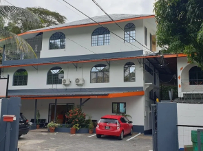 Queen's Comfort Inn