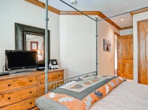 Stonegate Townhomes by East West Hospitality