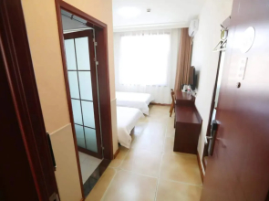 Home Inn Rui Bai Yun Hotel (Qingdao West Coast Qingdao West Railway Station Branch)