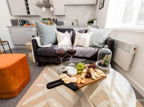 A Romantic Cosy City Centre Apartment with Free Parking