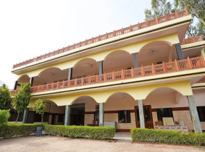 OYO 43646 Mukund Sarovar