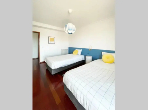 Yellow House Aveiro Free Netflix and garage