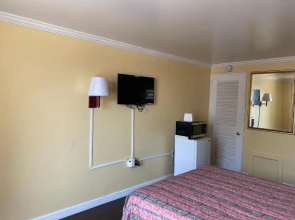 Rodeway Inn By The Bay