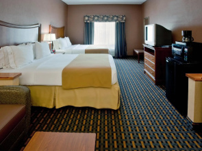 Holiday Inn Express & Suites Suffolk