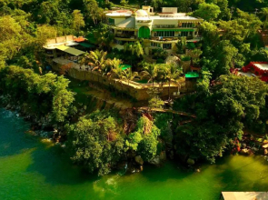Luxury Beach Frontage Villa For Rent