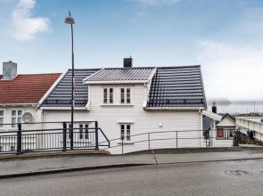 Beautiful Home in Farsund With Wifi and 4 Bedrooms